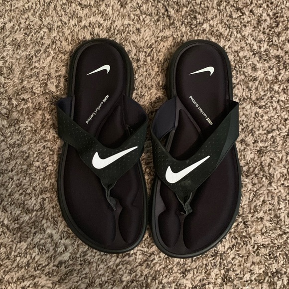 nike female sandals